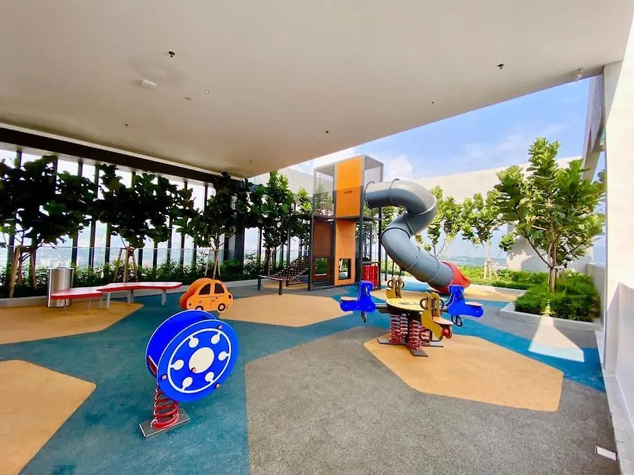 Beacon Executive Suites #Modern Chic #Skypool #Georgetown #5Pax #2Br 2Bath #2Queen 1Single #Quality Well Maintained #Private Host Apartment George Town