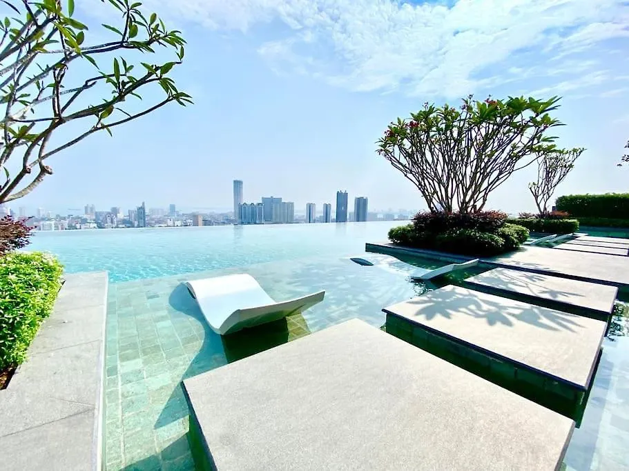 Apartment Beacon Executive Suites #Modern Chic #Skypool #Georgetown #5Pax #2Br 2Bath #2Queen 1Single #Quality Well Maintained #Private Host