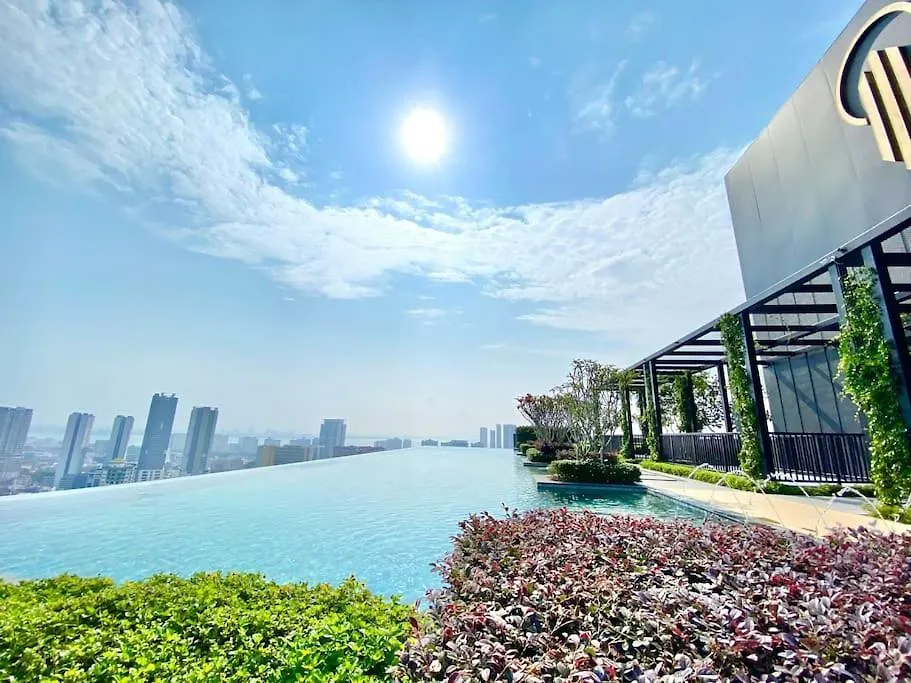 Beacon Executive Suites #Modern Chic #Skypool #Georgetown #5Pax #2Br 2Bath #2Queen 1Single #Quality Well Maintained #Private Host 0*, George Town