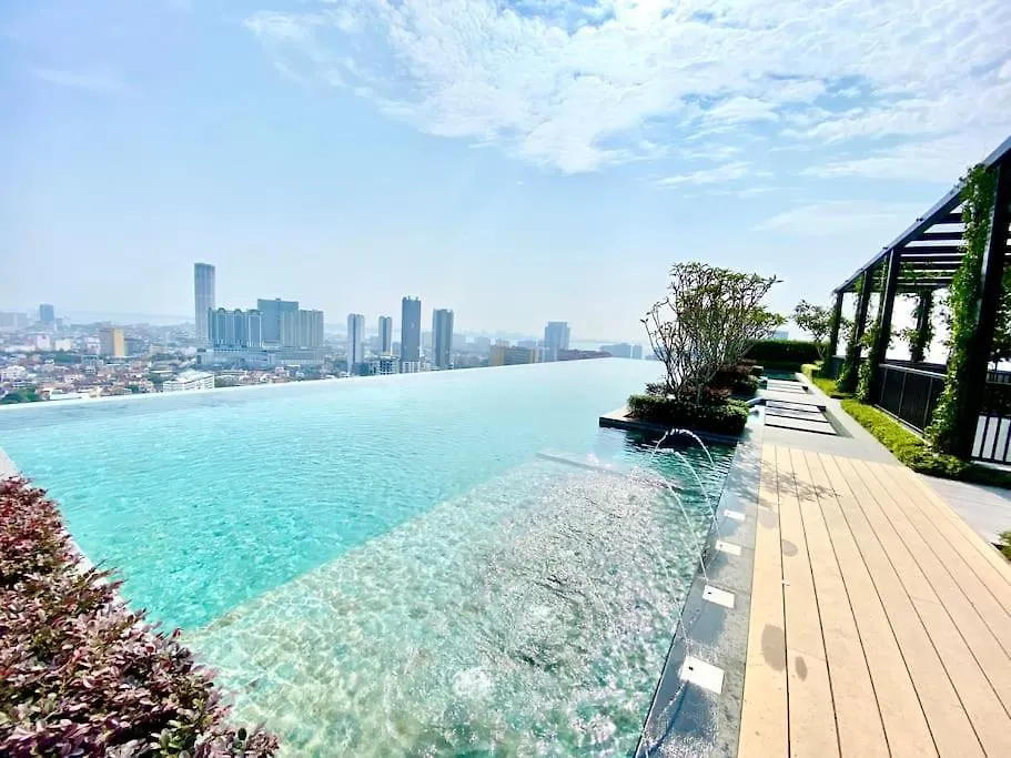 Beacon Executive Suites #Modern Chic #Skypool #Georgetown #5Pax #2Br 2Bath #2Queen 1Single #Quality Well Maintained #Private Host