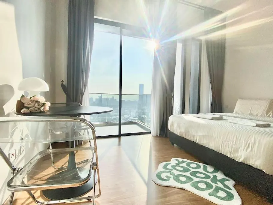 Apartment Beacon Executive Suites #Modern Chic #Skypool #Georgetown #5Pax #2Br 2Bath #2Queen 1Single #Quality Well Maintained #Private Host Malaysia