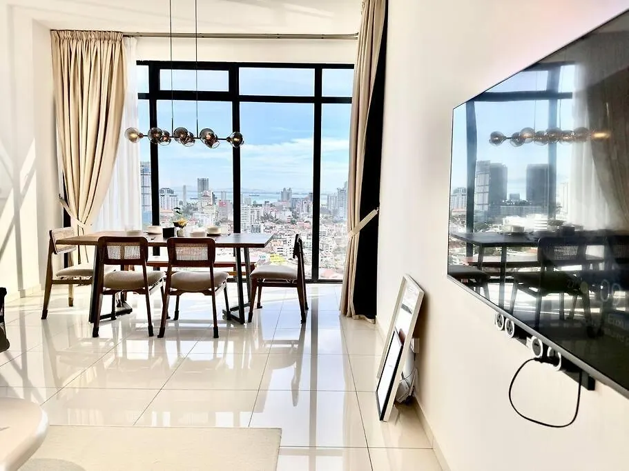 Apartment Beacon Executive Suites #Modern Chic #Skypool #Georgetown #5Pax #2Br 2Bath #2Queen 1Single #Quality Well Maintained #Private Host