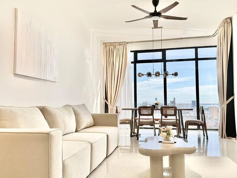 Beacon Executive Suites #Modern Chic #Skypool #Georgetown #5Pax #2Br 2Bath #2Queen 1Single #Quality Well Maintained #Private Host 0*, George Town Malaysia
