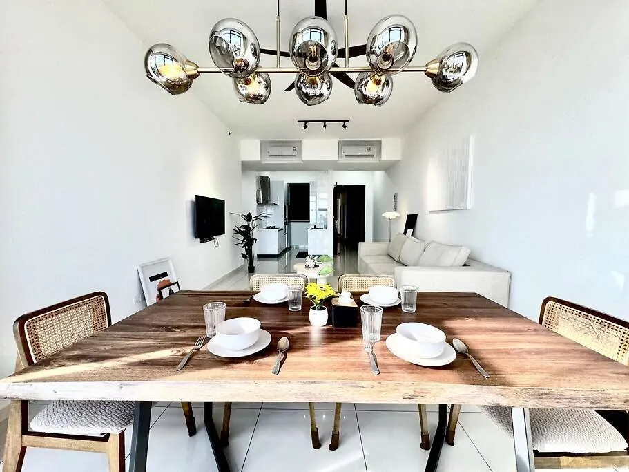 Apartment Beacon Executive Suites #Modern Chic #Skypool #Georgetown #5Pax #2Br 2Bath #2Queen 1Single #Quality Well Maintained #Private Host Malaysia