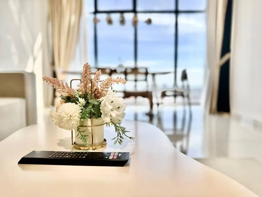 Beacon Executive Suites #Modern Chic #Skypool #Georgetown #5Pax #2Br 2Bath #2Queen 1Single #Quality Well Maintained #Private Host 0*, George Town