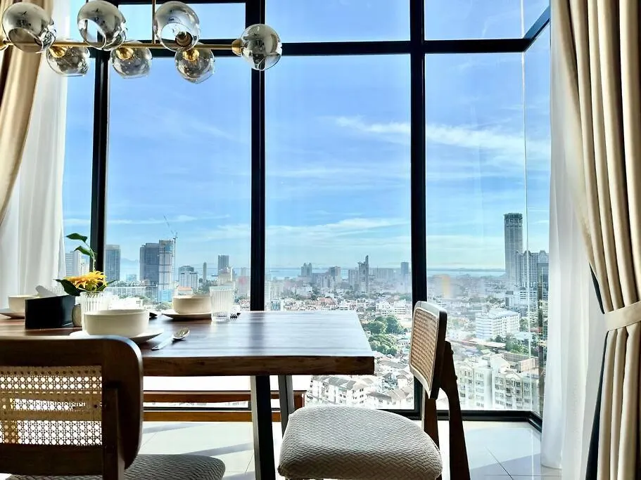 Beacon Executive Suites #Modern Chic #Skypool #Georgetown #5Pax #2Br 2Bath #2Queen 1Single #Quality Well Maintained #Private Host 0*, George Town