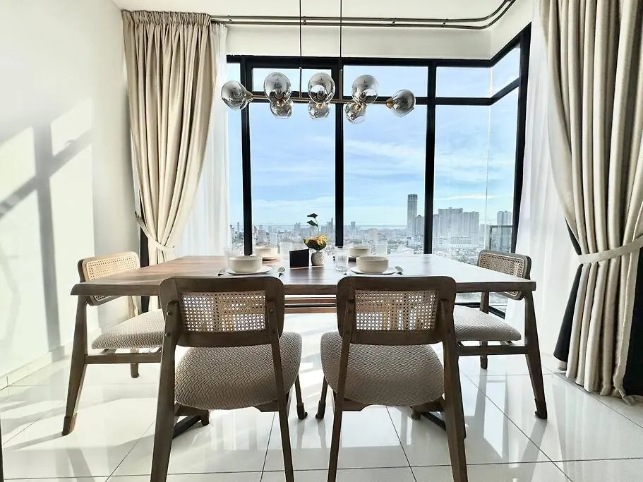 Beacon Executive Suites #Modern Chic #Skypool #Georgetown #5Pax #2Br 2Bath #2Queen 1Single #Quality Well Maintained #Private Host Apartment