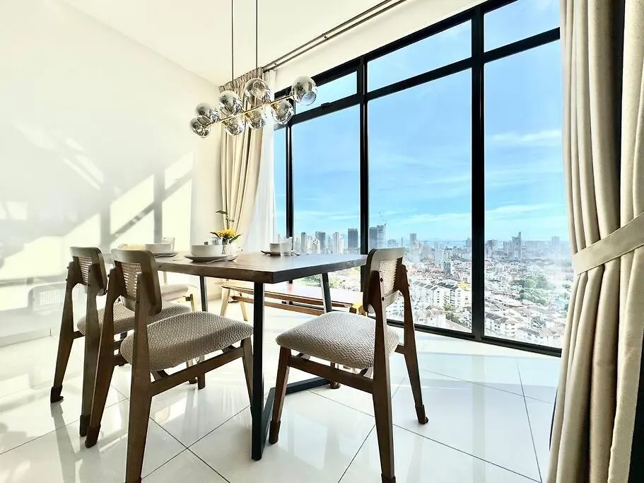 Apartment Beacon Executive Suites #Modern Chic #Skypool #Georgetown #5Pax #2Br 2Bath #2Queen 1Single #Quality Well Maintained #Private Host