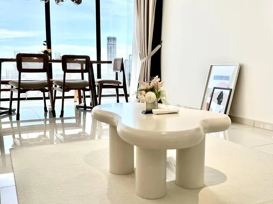 Beacon Executive Suites #Modern Chic #Skypool #Georgetown #5Pax #2Br 2Bath #2Queen 1Single #Quality Well Maintained #Private Host