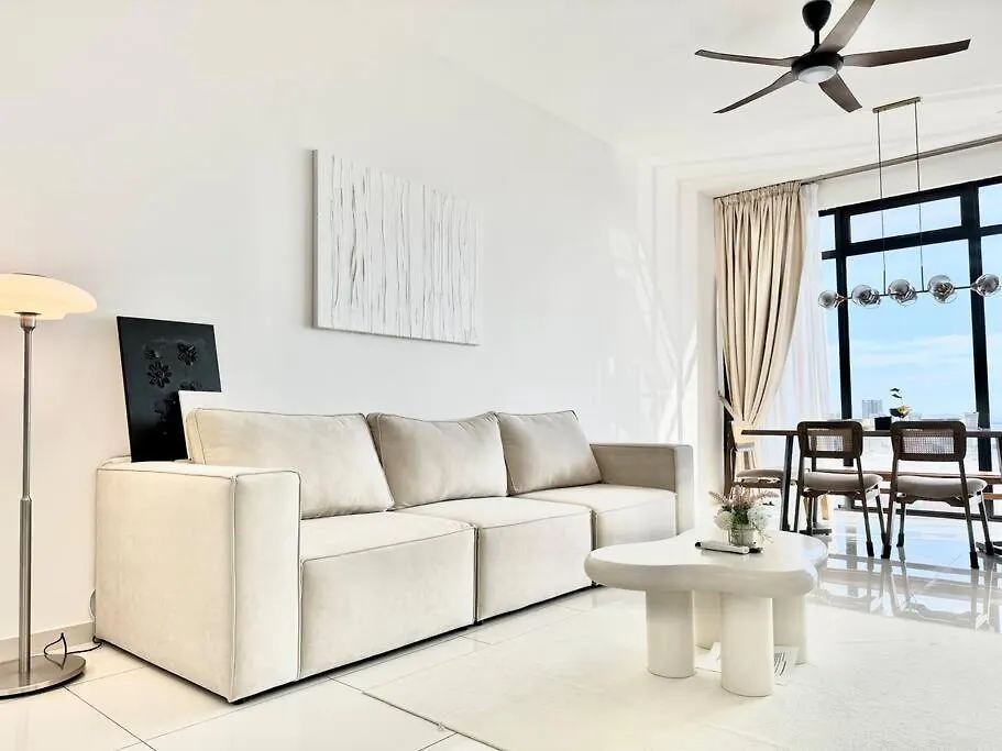 Beacon Executive Suites #Modern Chic #Skypool #Georgetown #5Pax #2Br 2Bath #2Queen 1Single #Quality Well Maintained #Private Host Apartment