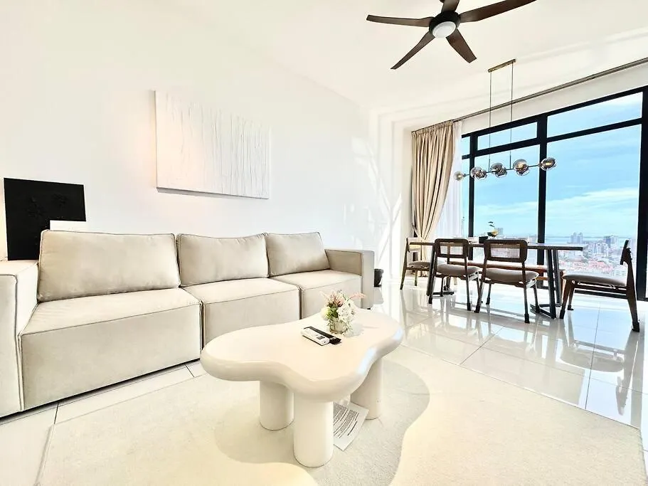 Beacon Executive Suites #Modern Chic #Skypool #Georgetown #5Pax #2Br 2Bath #2Queen 1Single #Quality Well Maintained #Private Host