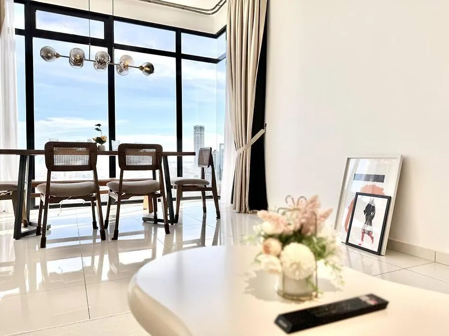 Beacon Executive Suites #Modern Chic #Skypool #Georgetown #5Pax #2Br 2Bath #2Queen 1Single #Quality Well Maintained #Private Host